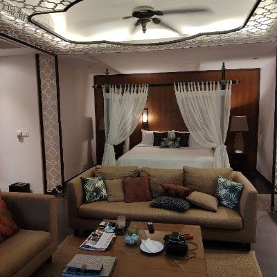 @voyage-radiant